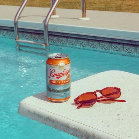 Diving into something juicy on #BeerLoversDay 🍑

📸: @t_party1