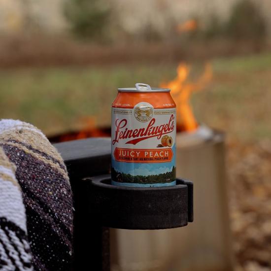 Anyone got a campfire story for us? Bonus points if it’s juicy 🍑 

📸:@lizannelately